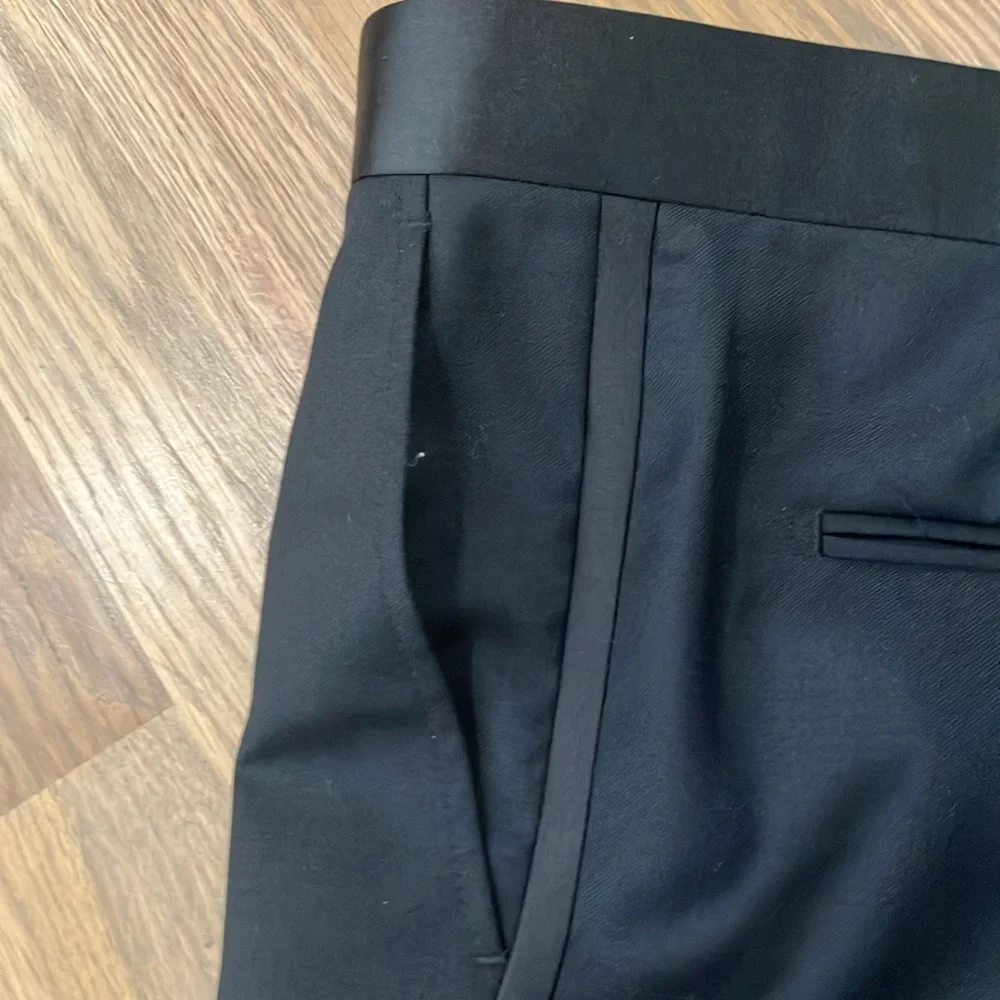 Mantoni Finest Tailoring Men's Black Virgin Wool Super Fine Formal Tuxedo Suit